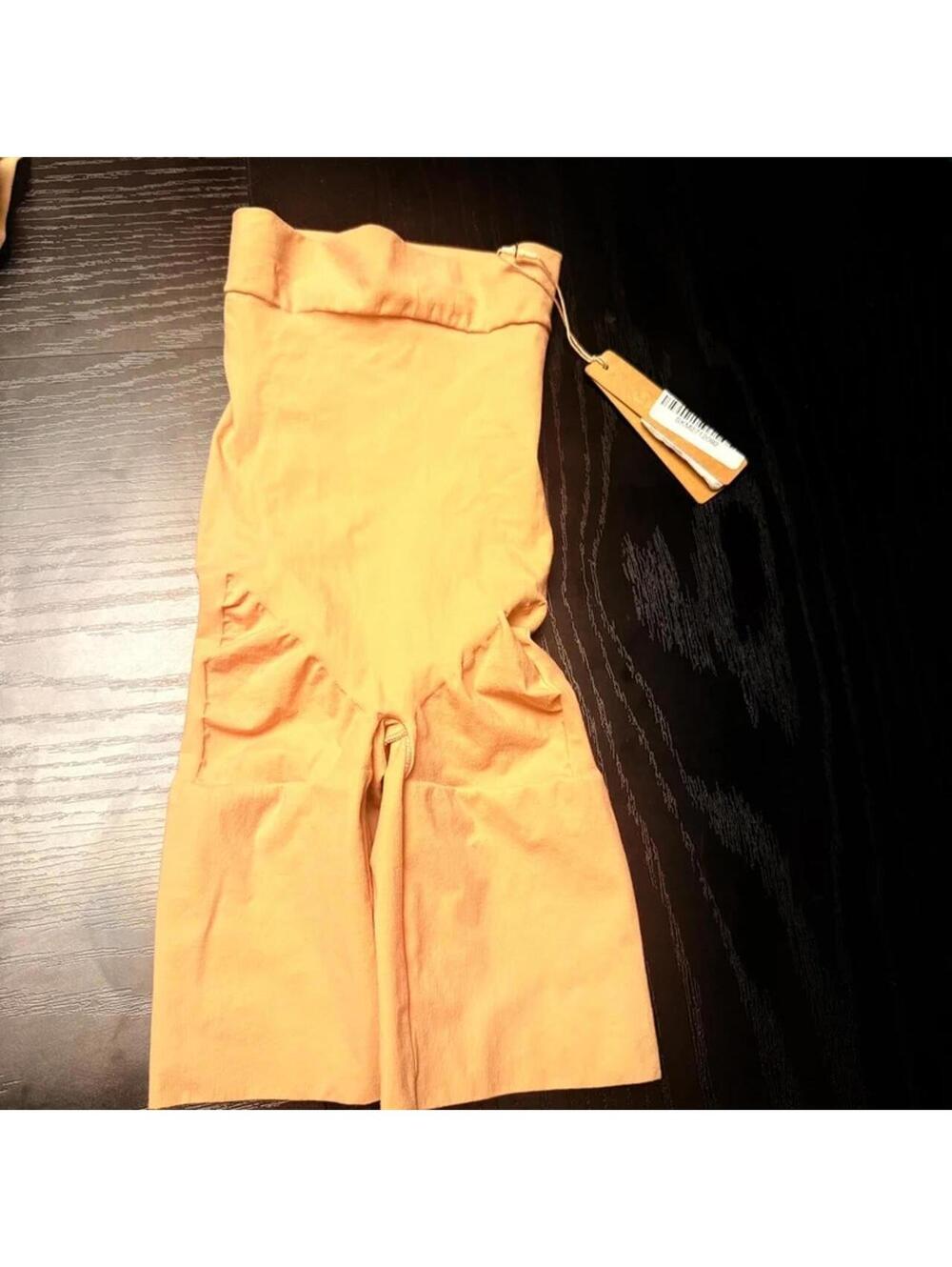 SKIMS Everyday Sculpt Mid Thigh Shapewear Shorts Nude XXS NWT Compression